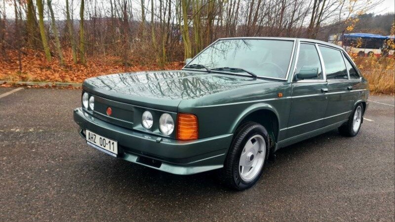 На продажу выставлена очень редкая и дорогая Tatra 613