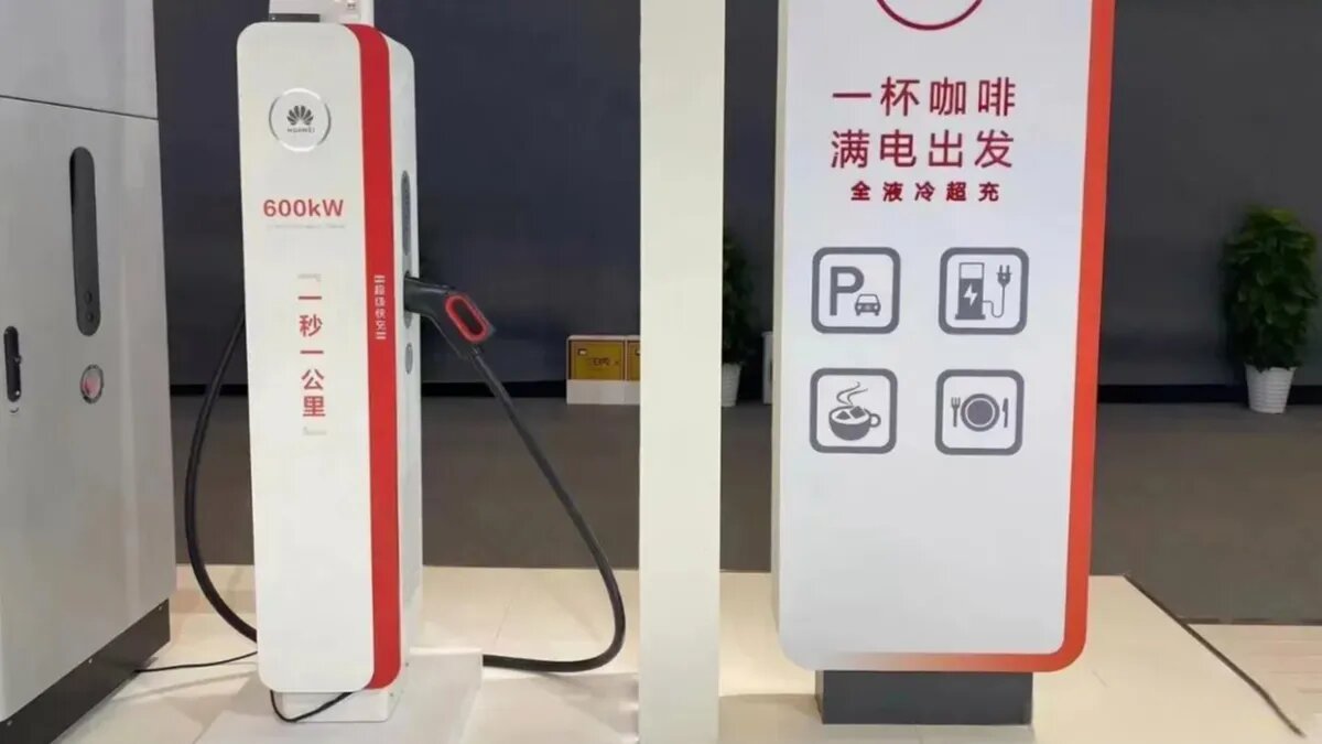 Huawei будет заряжать батареи электрокаров на километр за секунду