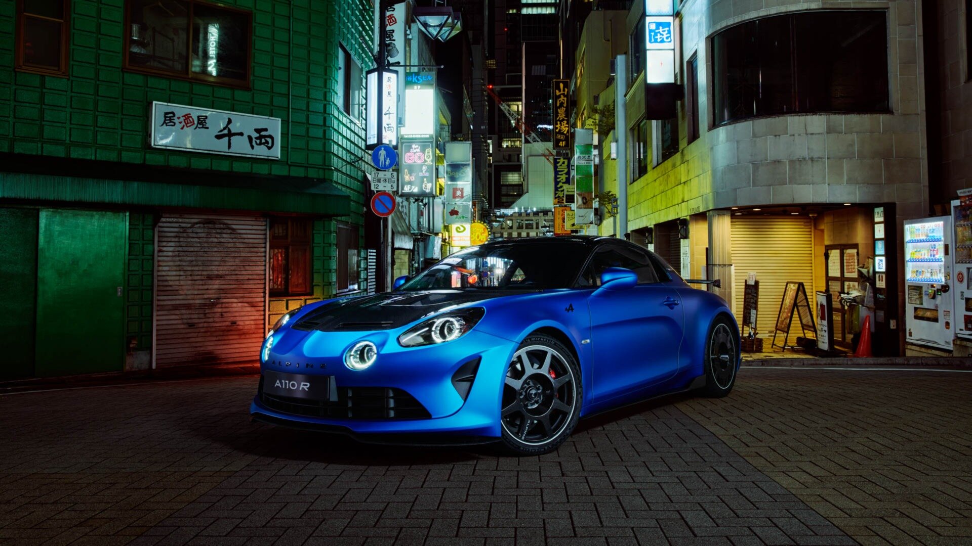 У французского спорткара Alpine A110 появилась самая экстремальная версия. Она очень лёгкая