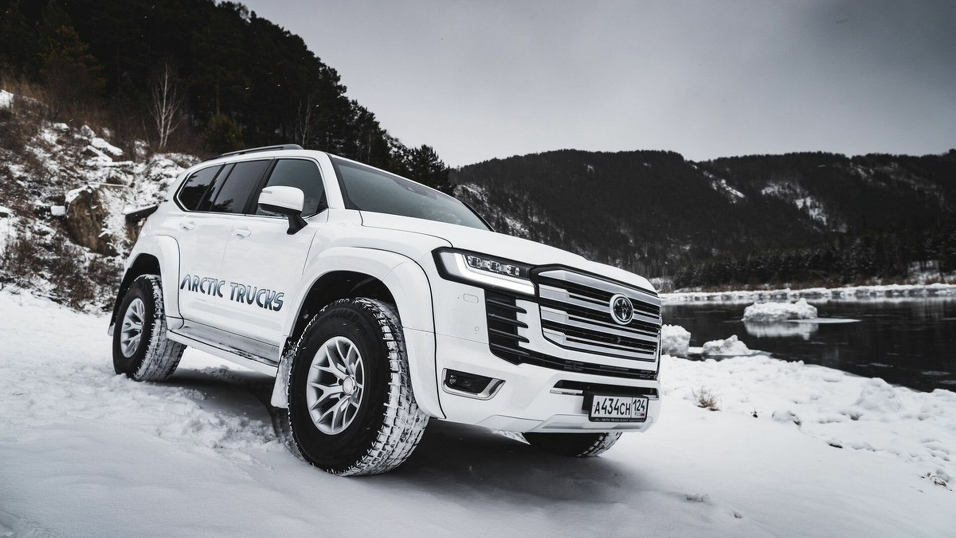 В России появился «арктический» Toyota Land Cruiser 300