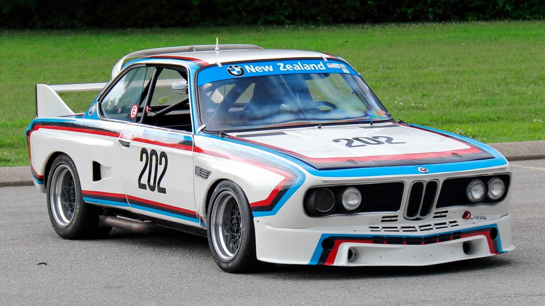 С молотка уйдёт уникальное купе BMW 3.0 CSL — его переделали в трековый спорткар