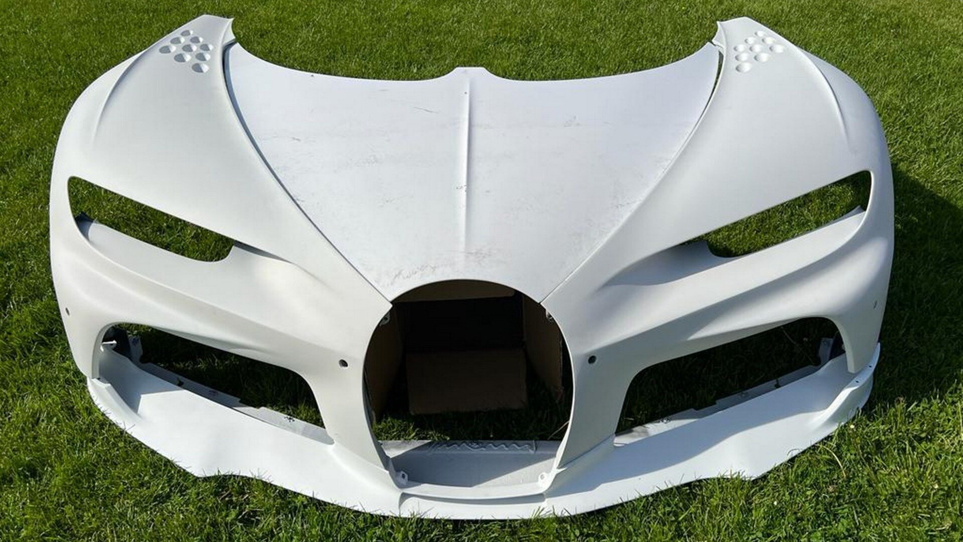 Капот и крылья от Bugatti Chiron продают дороже нового Lamborghini