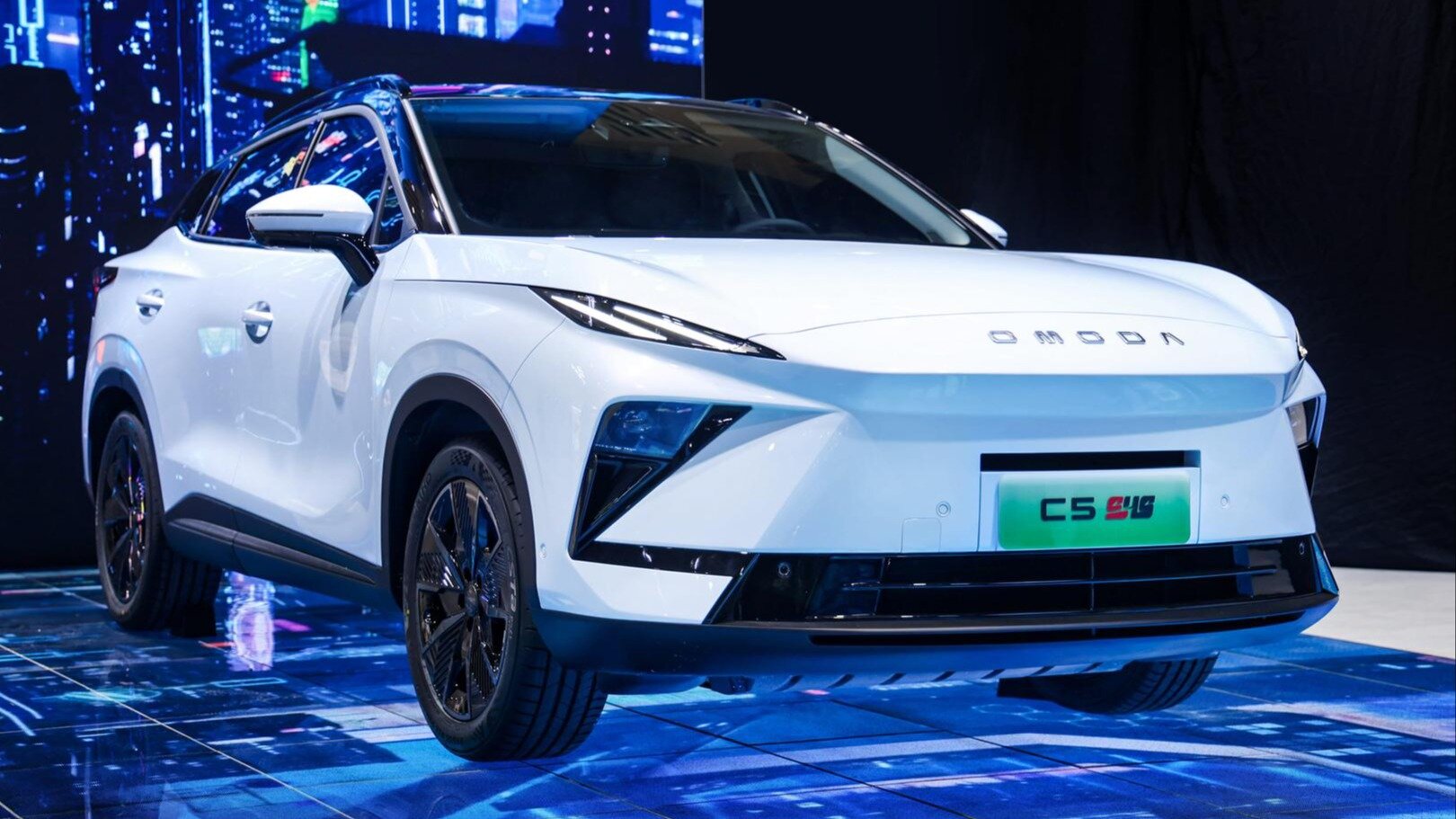 Omoda обновит в России компактный кроссовер C5 и запустит доступный C3