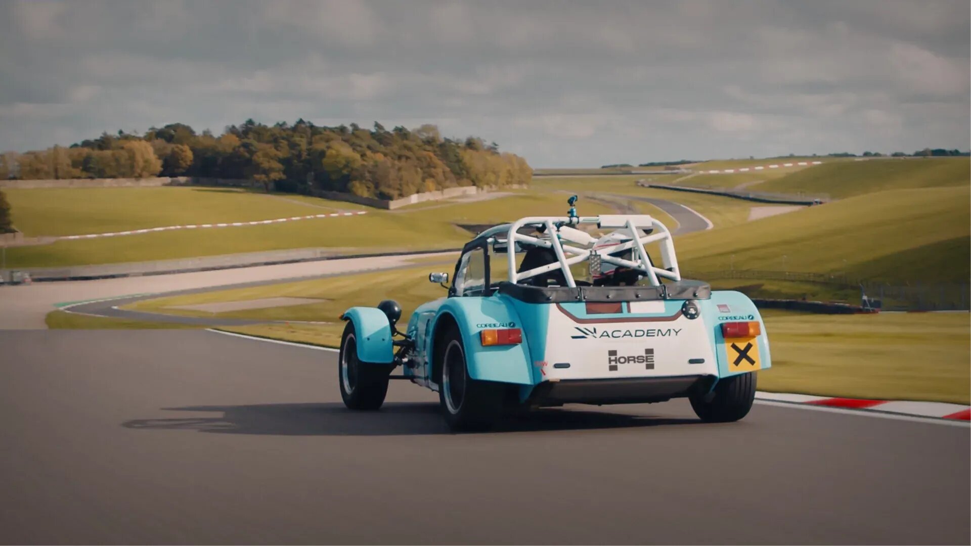 Британский производитель ретроспорткаров Caterham перейдёт на двигатели Geely и Renault