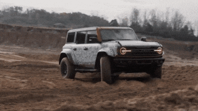 Ещё не вышедший Ford Bronco Raptor показал, что может на бездорожье. Видео