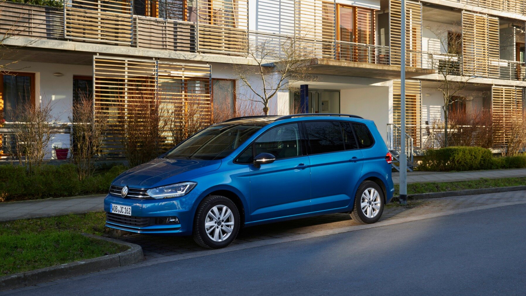 Volkswagen отметил 20-летие компактвэна Touran обновлением, но снаружи это незаметно