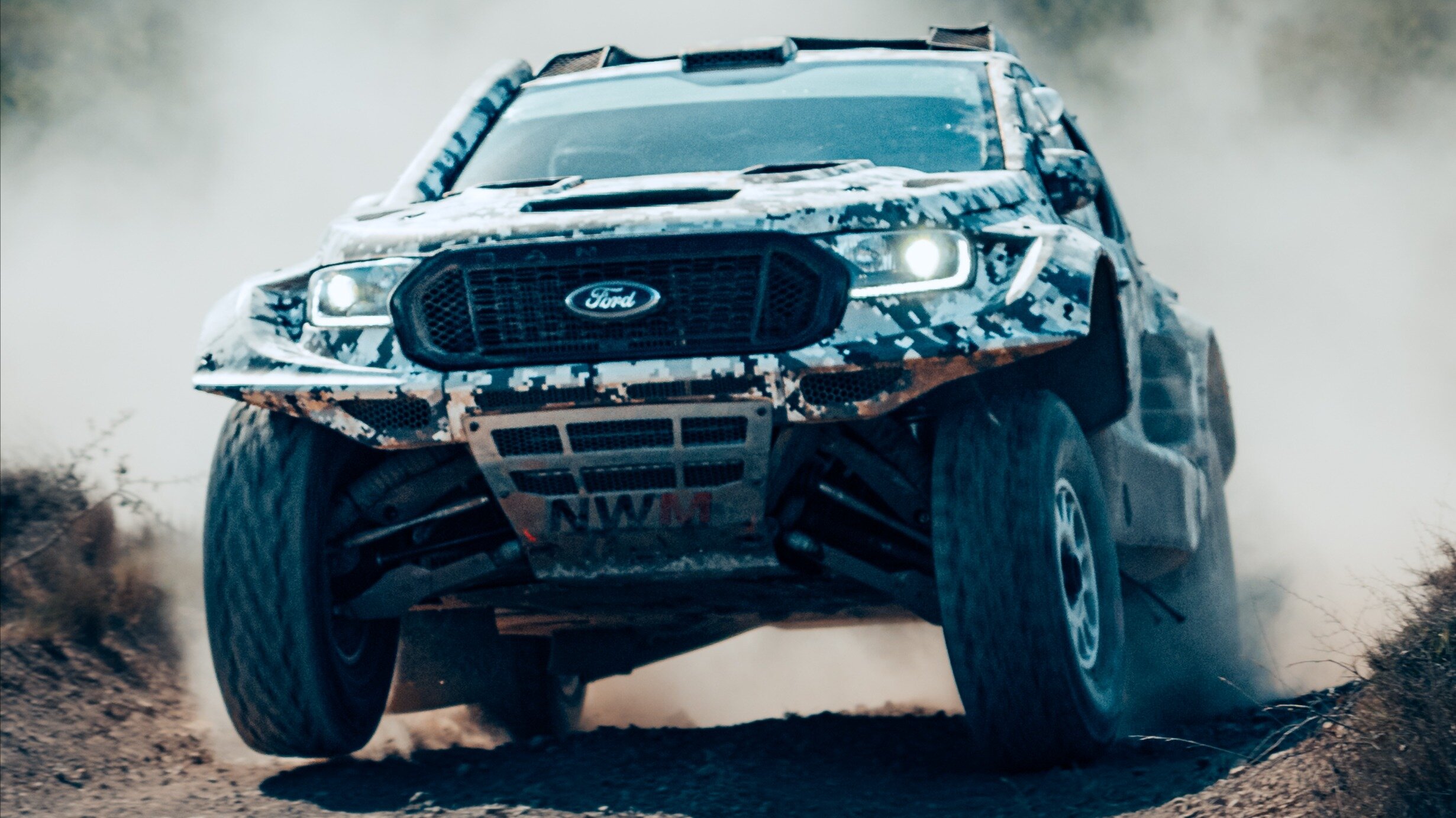 Опубликованы фотографии экстремального пикапа Ford для «Дакара»