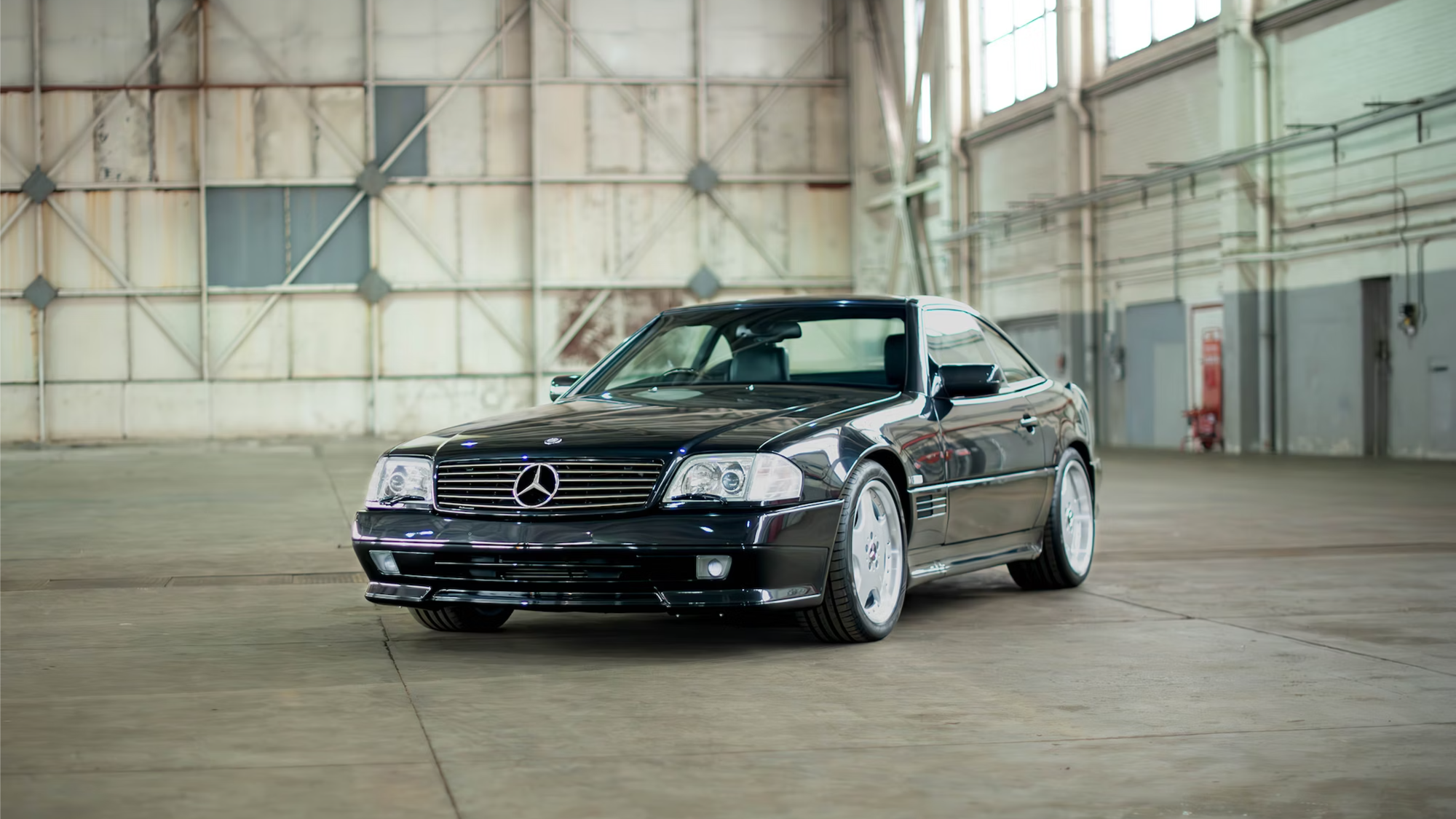 Редчайший Mercedes-Benz SL с 7,3-литровым V12 уйдёт с молотка