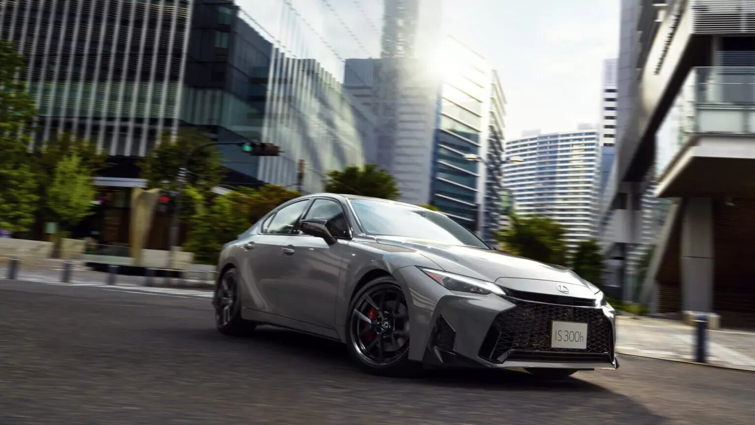 Lexus обновил седан IS