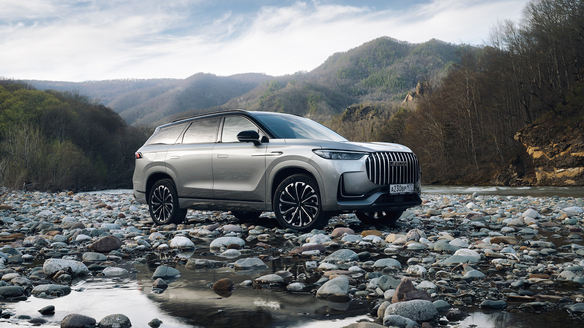 Первый тест кроссовера Jaecoo J8, который очень хочет потеснить Geely Monjaro