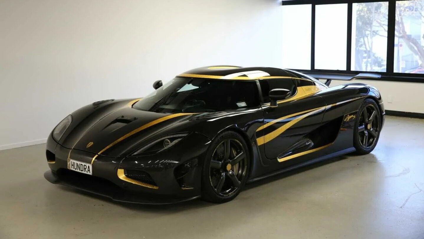 На продажу выставлен уникальный гиперкар Koenigsegg с золотой отделкой