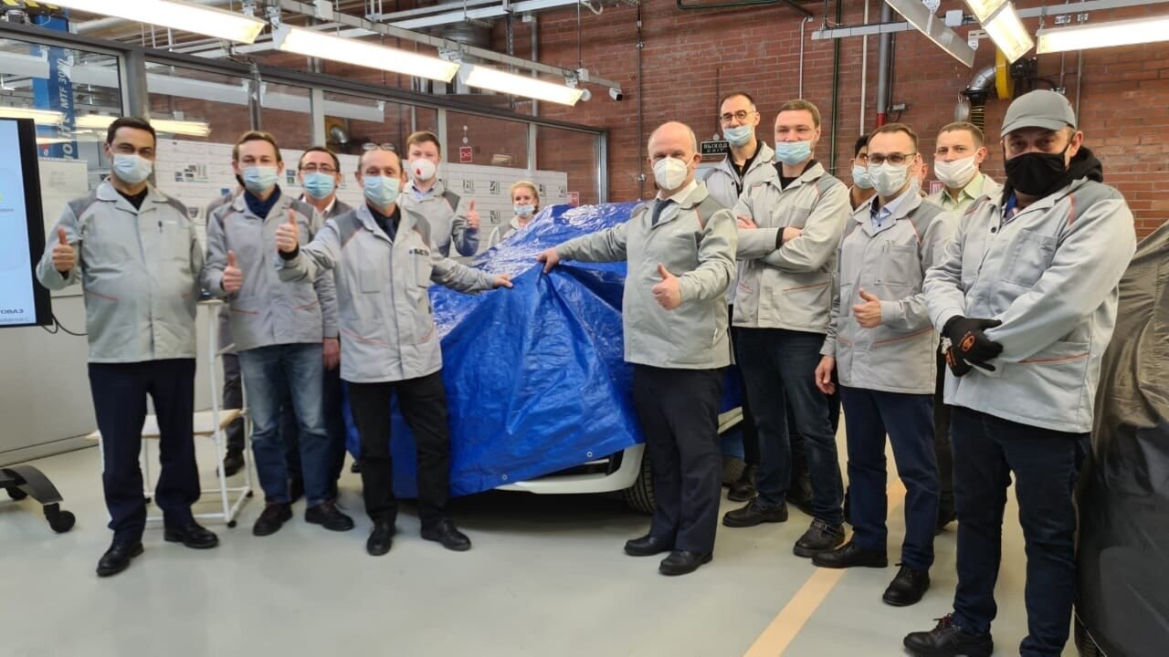 Главе АвтоВАЗа показали новейшую модель Lada