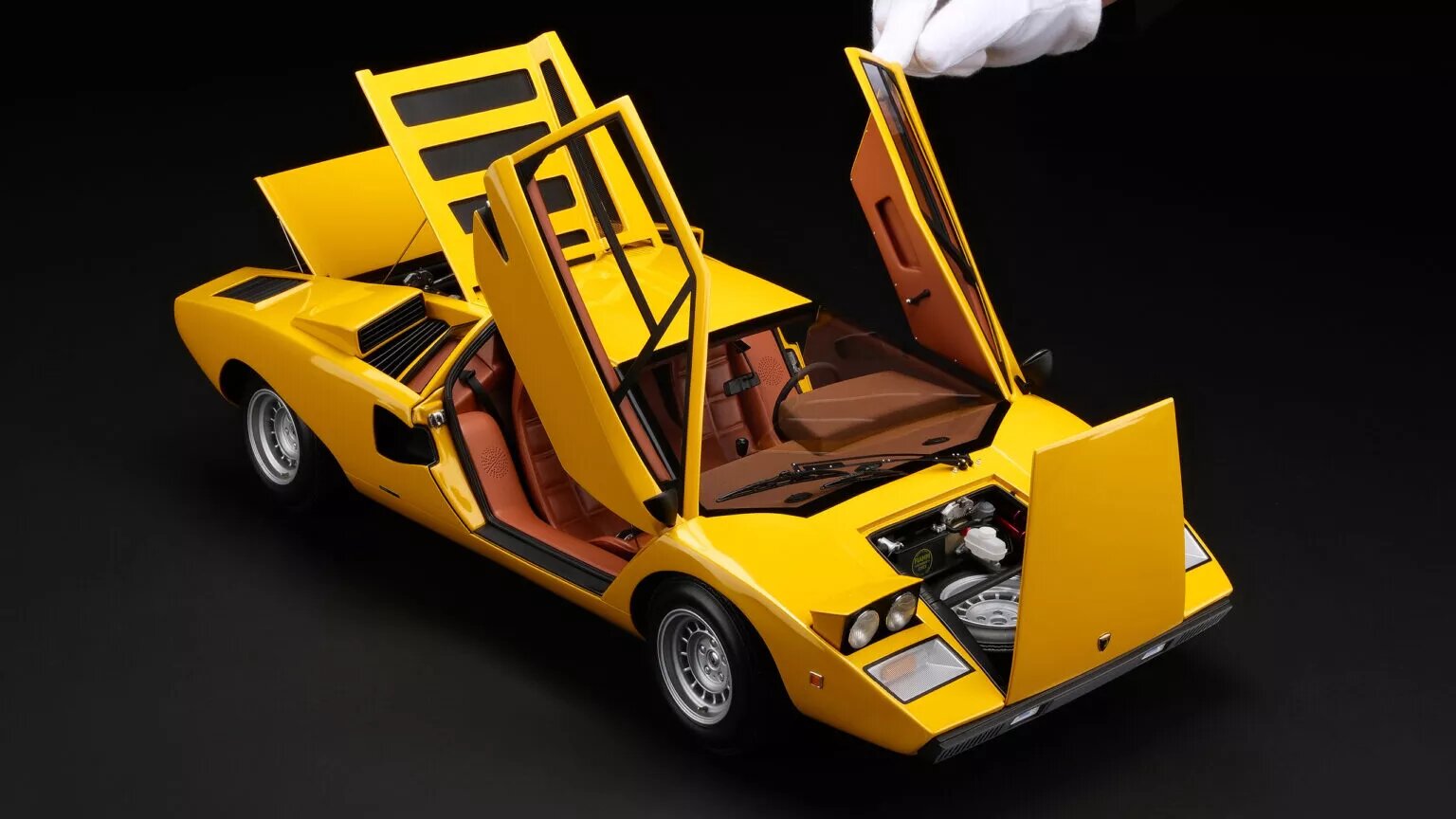 Игрушечные модели Lamborghini Countach и Revuelto оценили как настоящую Lada Vesta