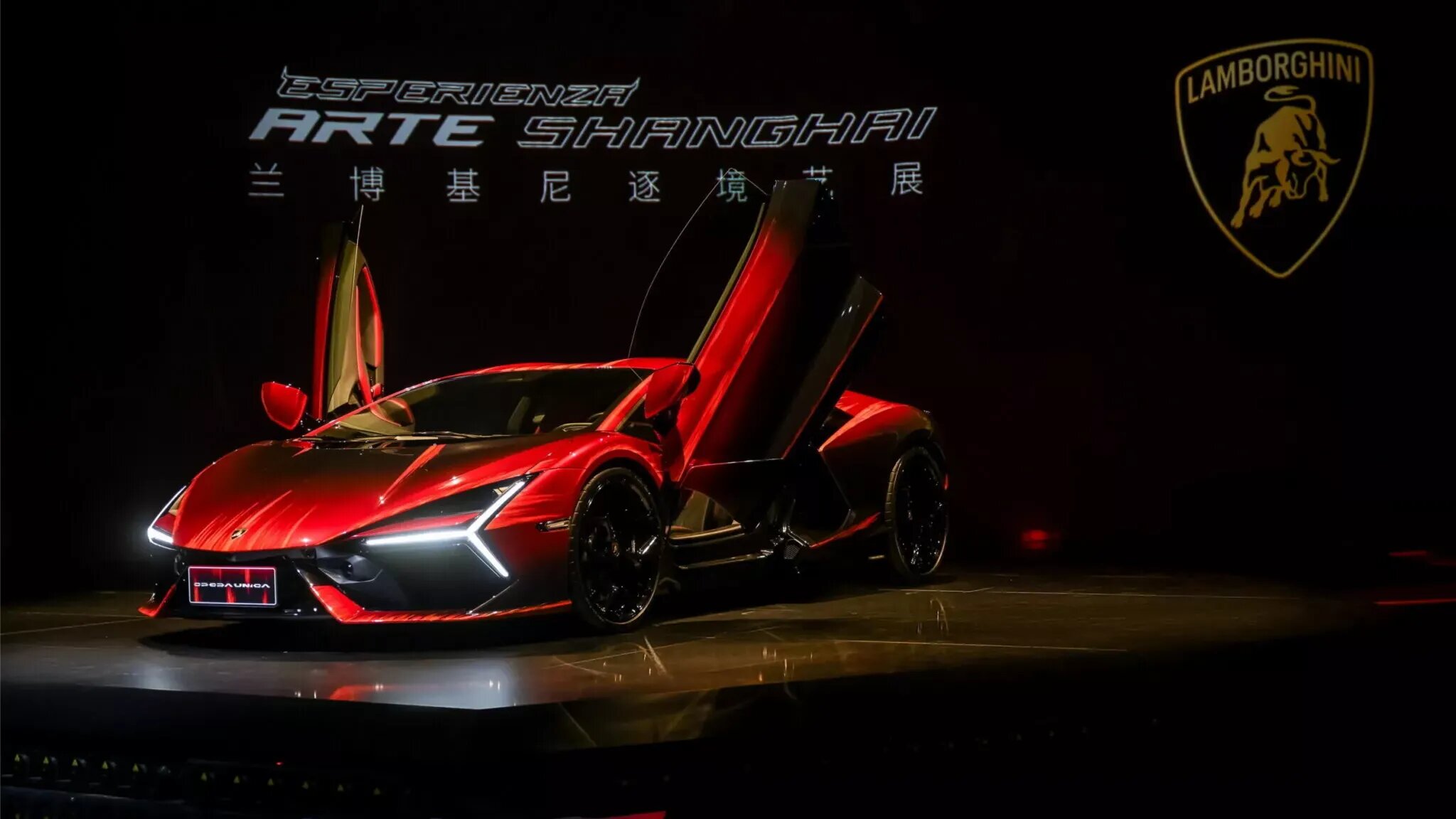 Lamborghini создала уникальный «огненный» Revuelto для заказчика из Китая