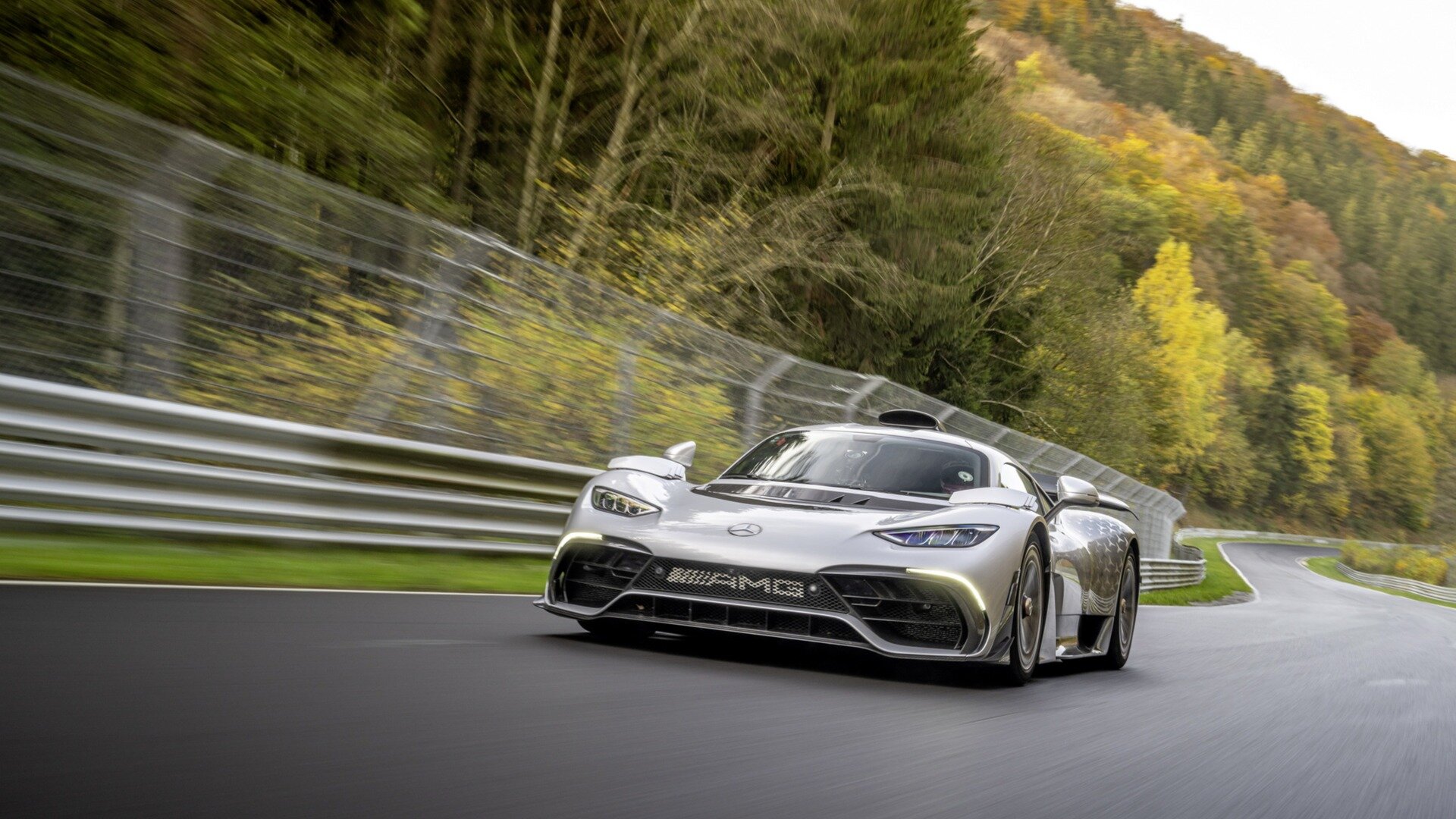 Гиперкар Mercedes-AMG One отобрал у Porsche титул абсолютного рекордсмена Нюрбургринга