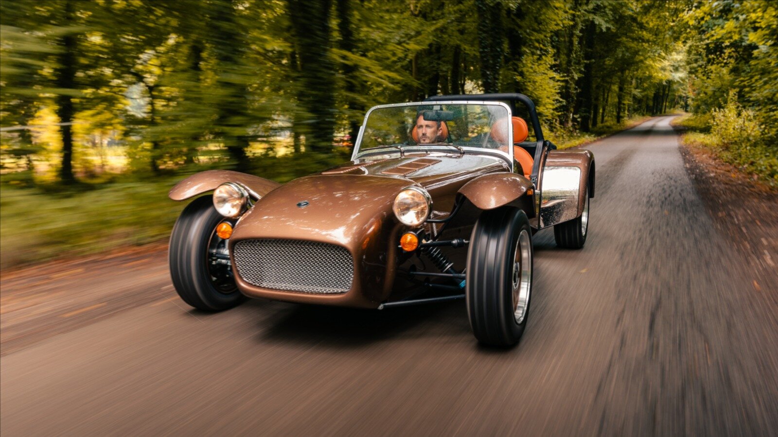 Марка Caterham пополнила свою ретролинейку сразу двумя быстрыми моделями