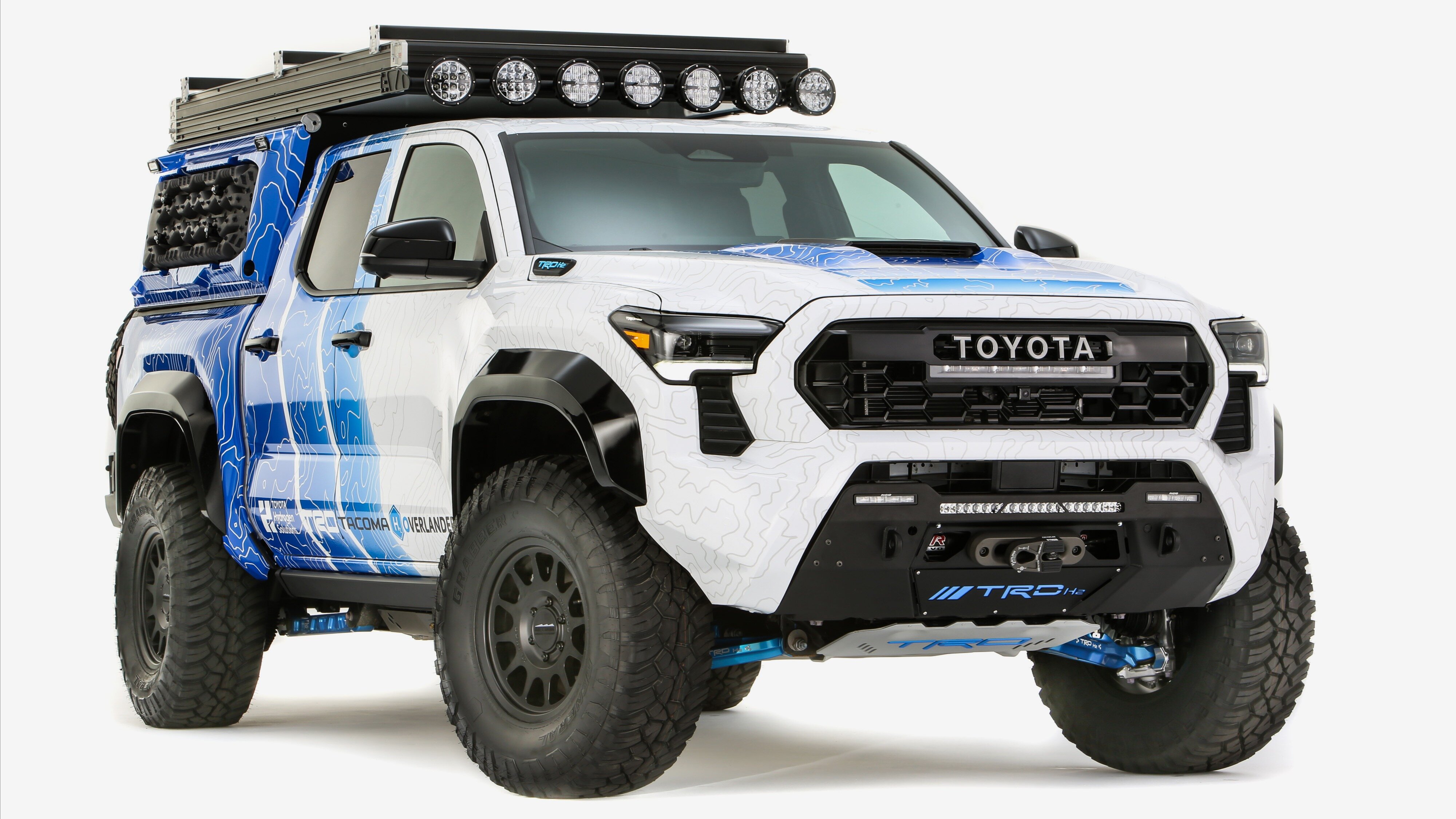 Выхлопом 547-сильной Toyota Tacoma H2-Overlander можно мыться