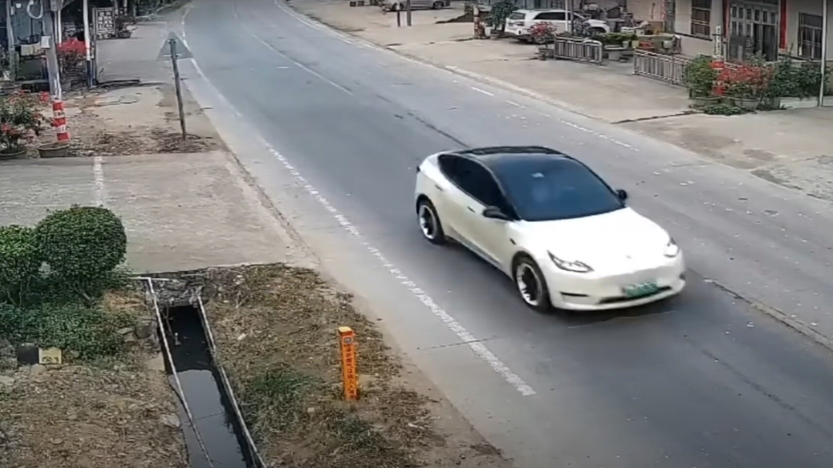 В Китае Tesla Model Y самопроизвольно разогналась до 198 км/ч: дело кончилось аварией