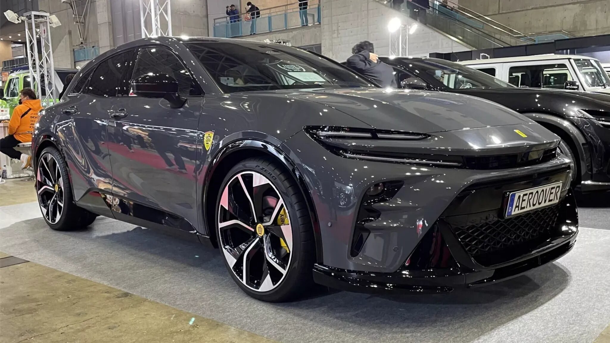 Toyota Crown Sport за небольшие деньги стилизовали под кроссовер Ferrari Purosangue