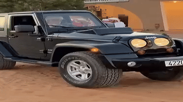 Самый узкий в мире Jeep Wrangler показали в движении