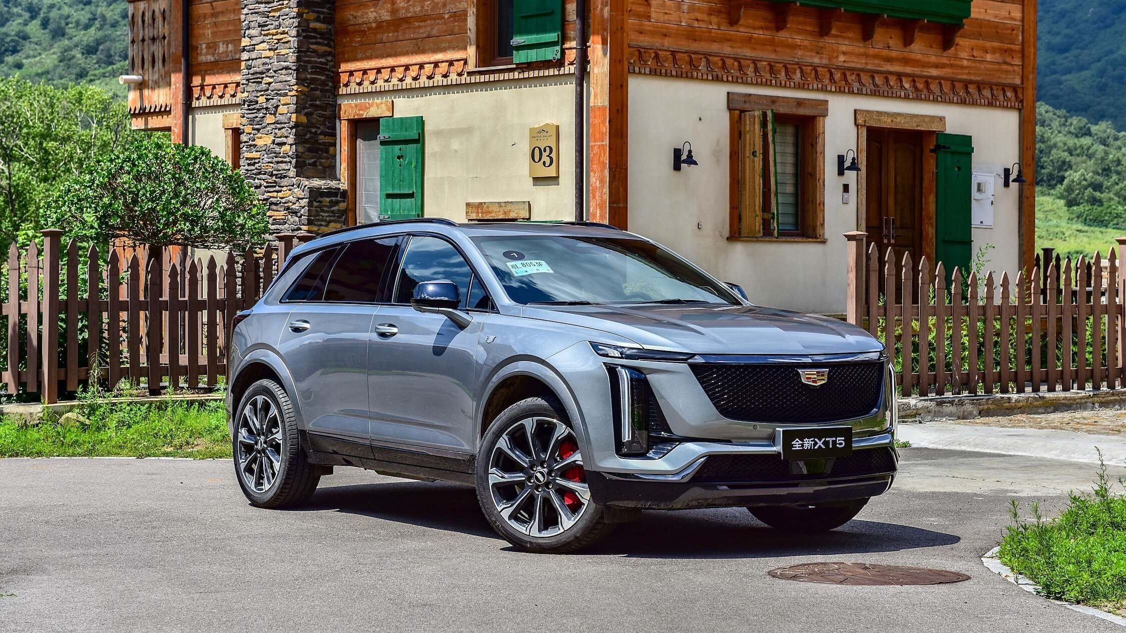 Cadillac XT5 второго поколения рассекретили в Китае