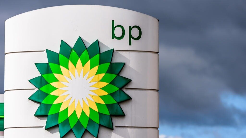 BP откажется от закупок нефти и газа в России, но заправки пока не закроет