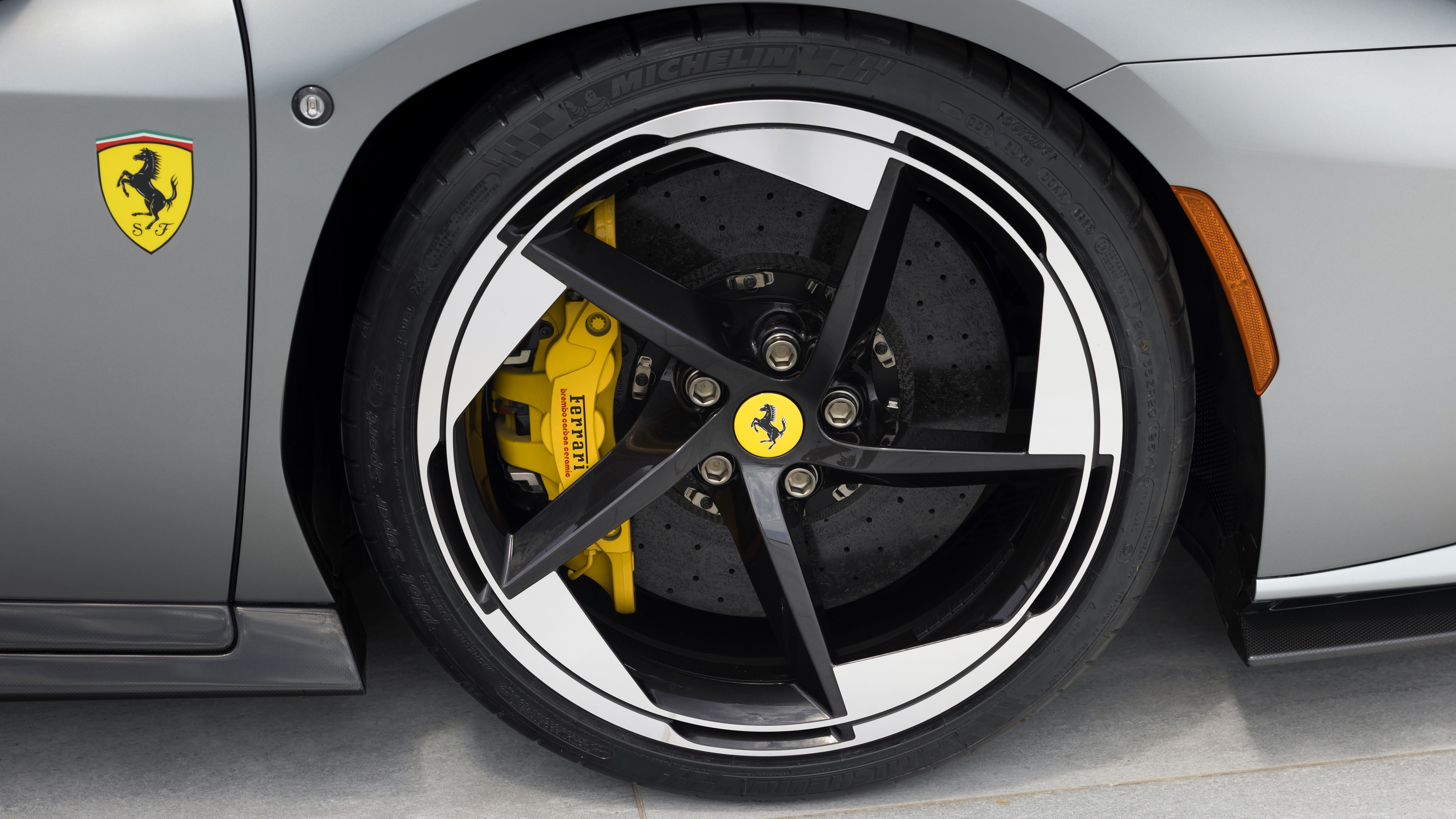 В Ferrari придумали систему экстренного отделения колёс — ради безопасности