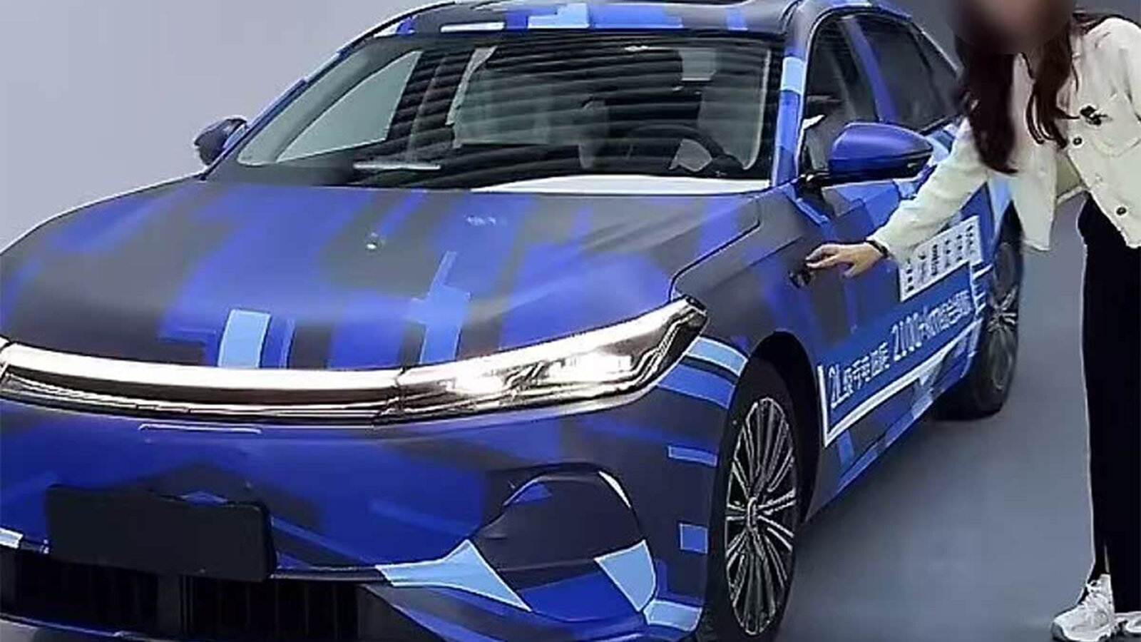Большой гибридный седан Geely с запасом хода свыше 2100 километров: первые фото