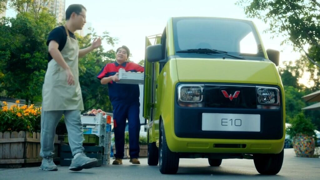 На китайский рынок вышел очень узкий электрогрузовик Wuling E10 за 5 тысяч долларов
