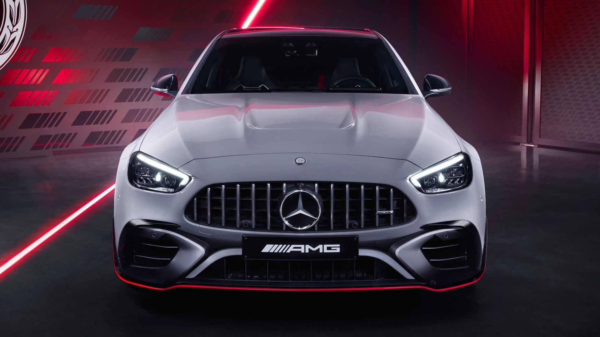 В Mercedes-AMG опровергли возвращение двигателя V8 на спорткары C- и E-классов
