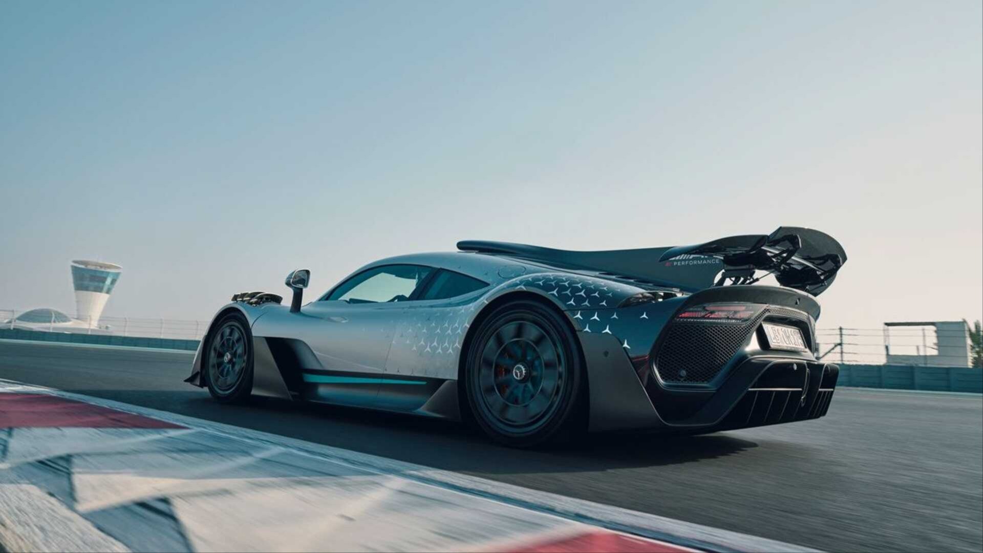 Mercedes-Benz отзовёт почти все гиперкары AMG One