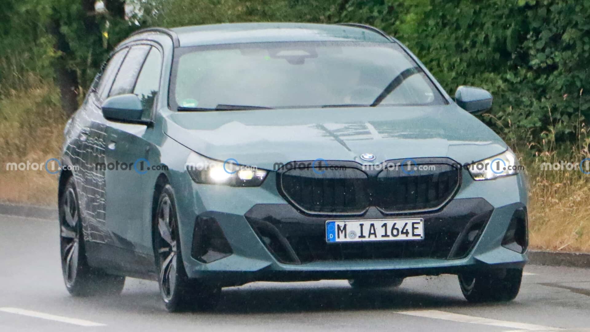 Электрический универсал BMW i5 заметили на тестах