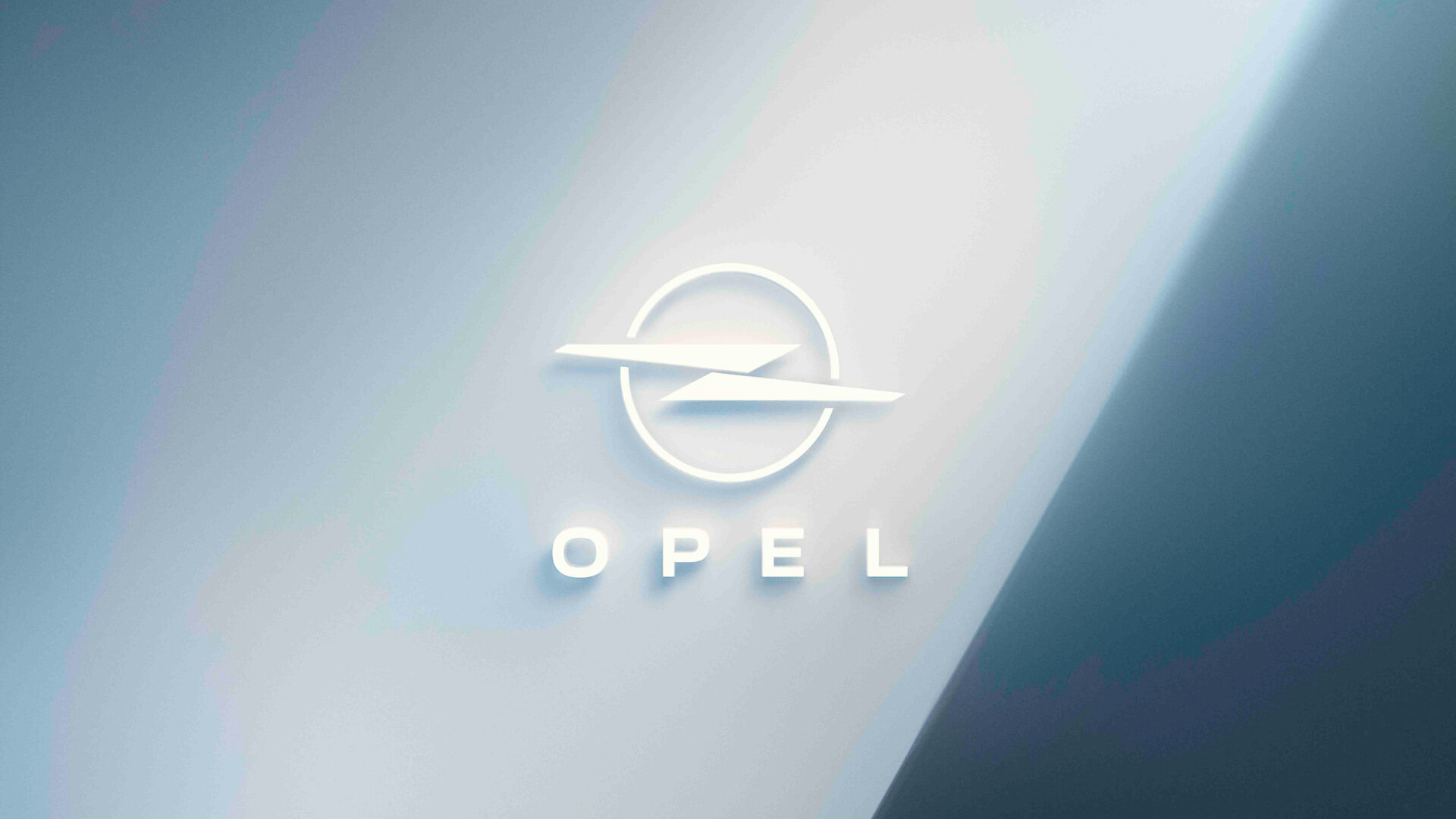 Opel представил новый логотип и пообещал новый концепт
