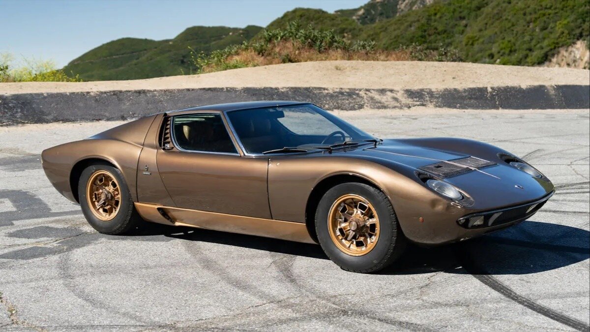 Редчайшая Lamborghini Miura P400 S 40 лет простояла в гостиной: теперь её продают