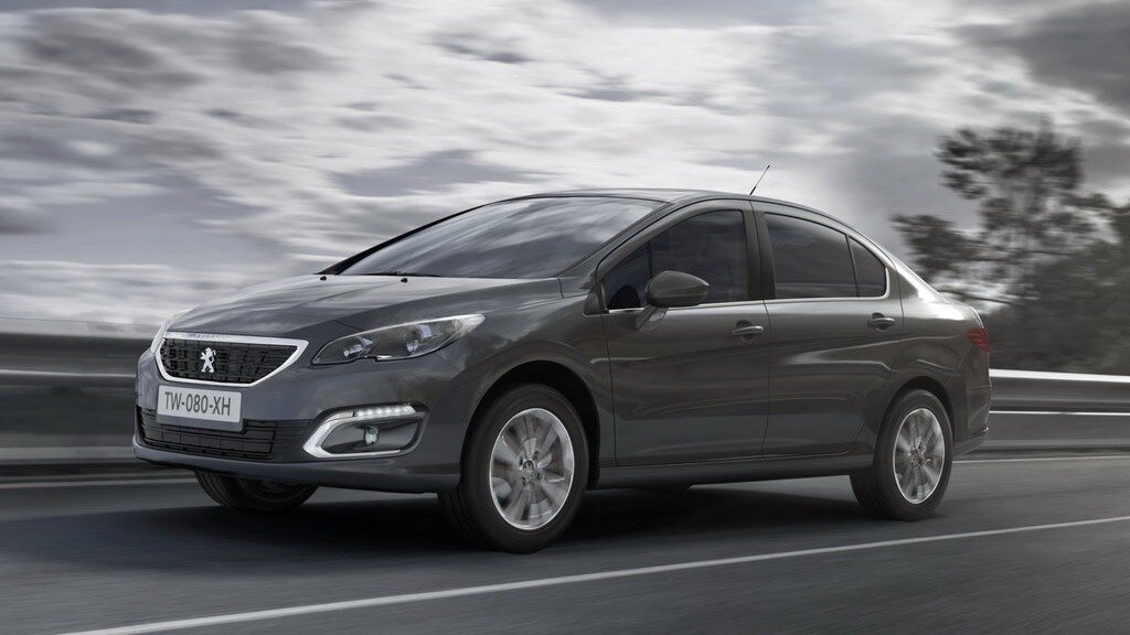 Российские седаны Citroen C4 и Peugeot 408 остались без дизелей