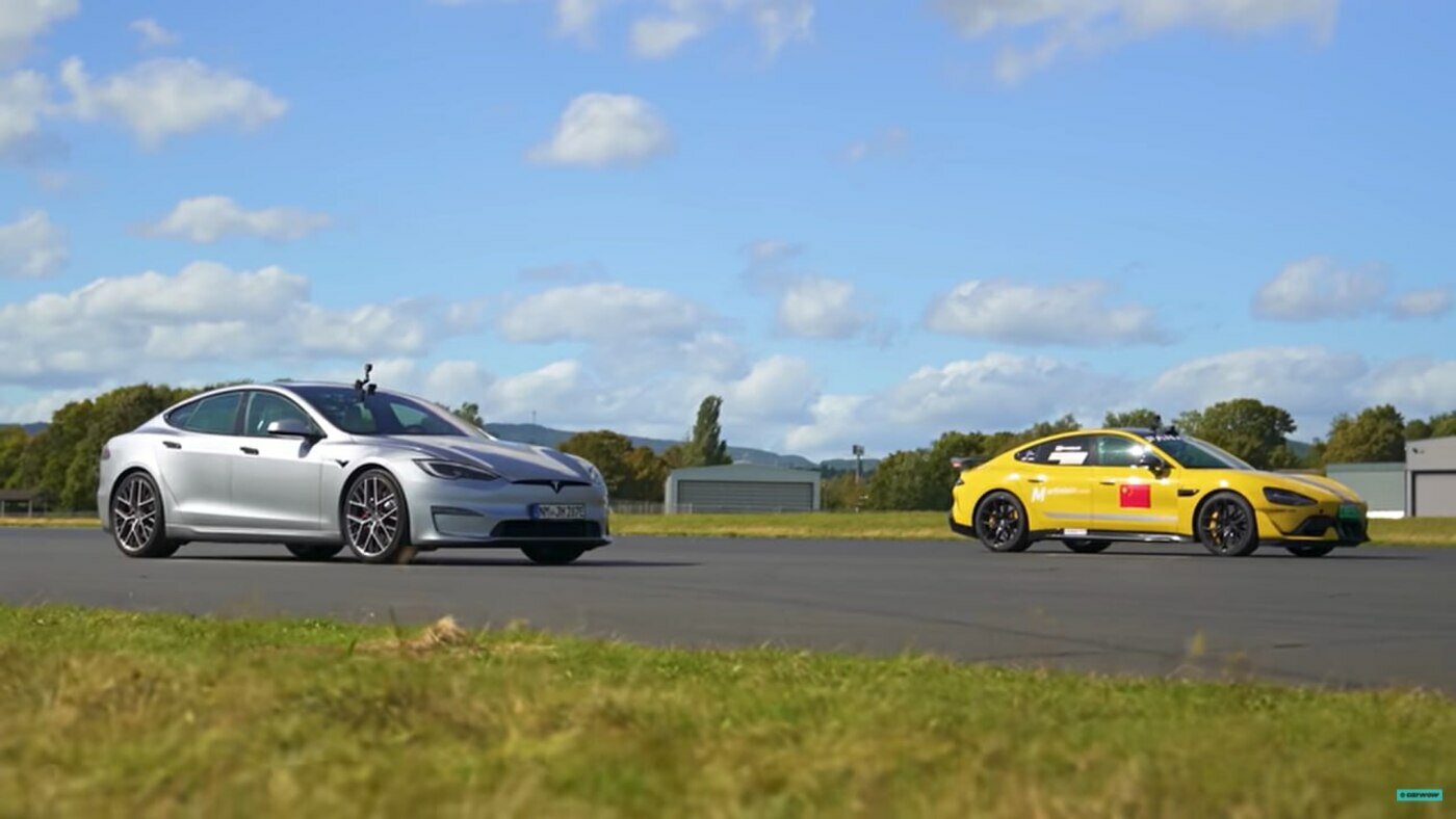 Суперседан Xiaomi SU7 Ultra выставили в дрэге против мощнейшей Tesla Model S Plaid