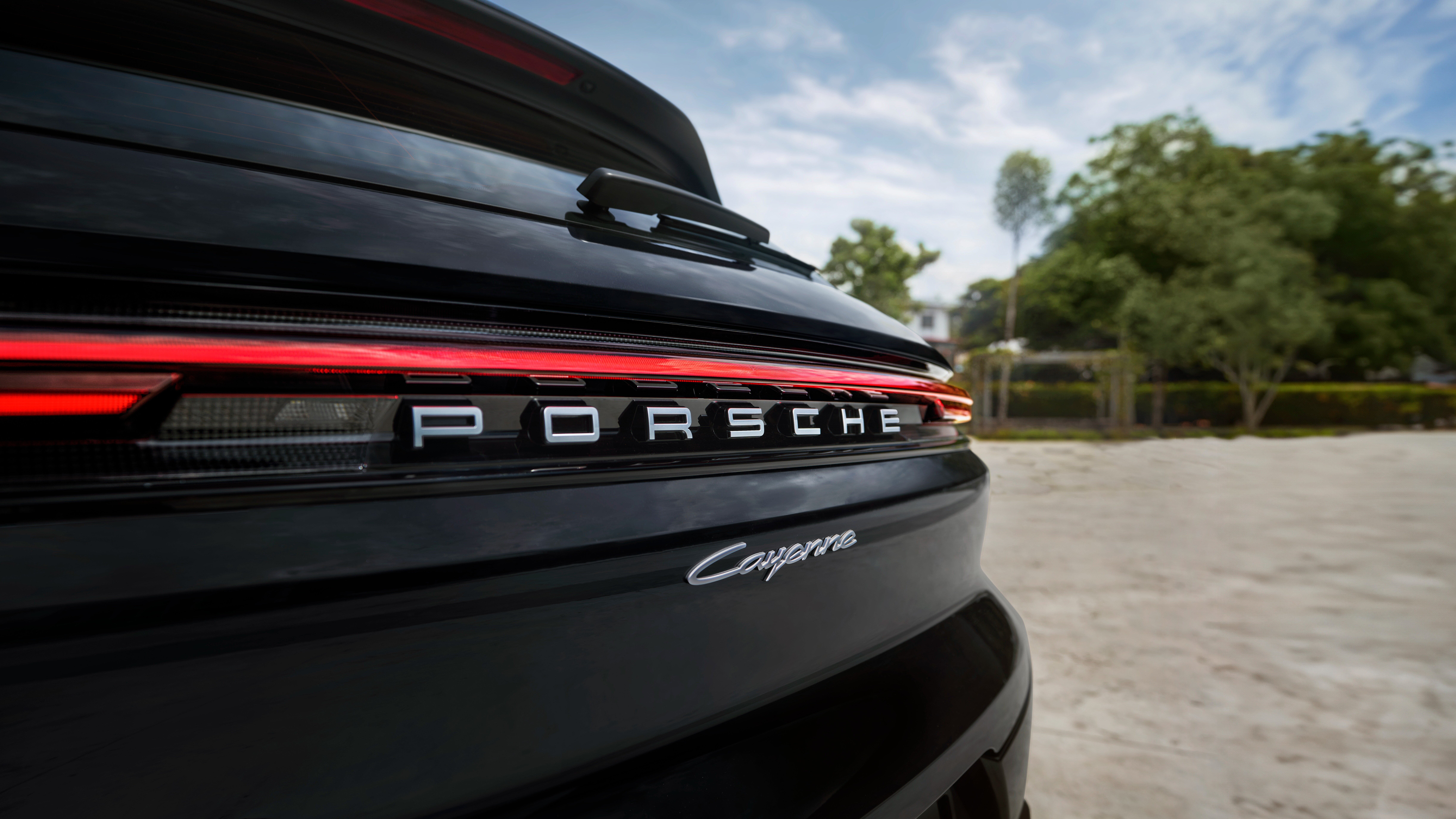 На Porsche подали в суд за монополию на обслуживание