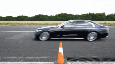 Бензин против электричества: Mercedes-Benz S-класса сравнили в дрэге с EQS