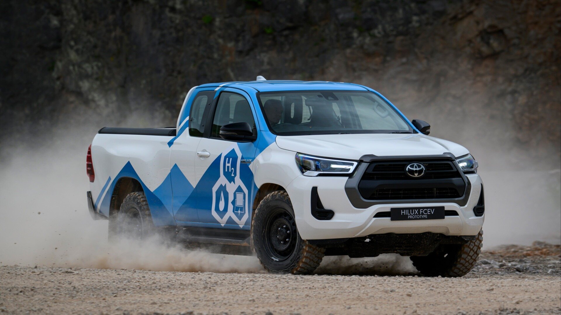 Toyota начала испытания водородного пикапа Hilux