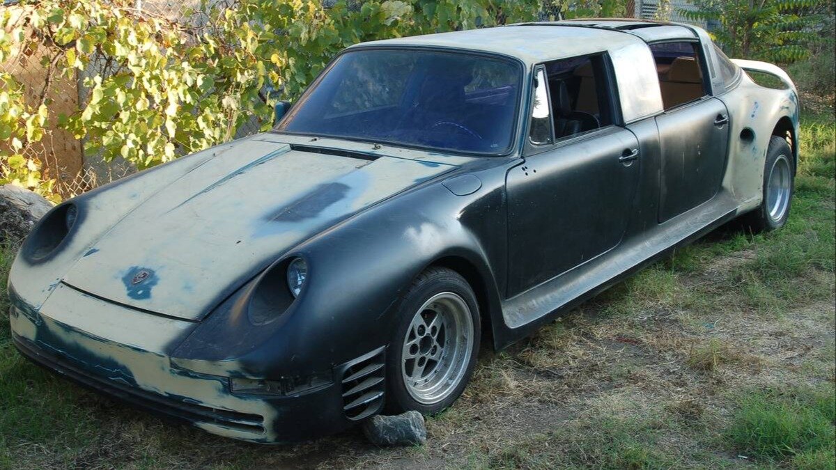 Полуразрушенный лимузин-кемпер из двух Porsche 911 продают за 18 тысяч долларов