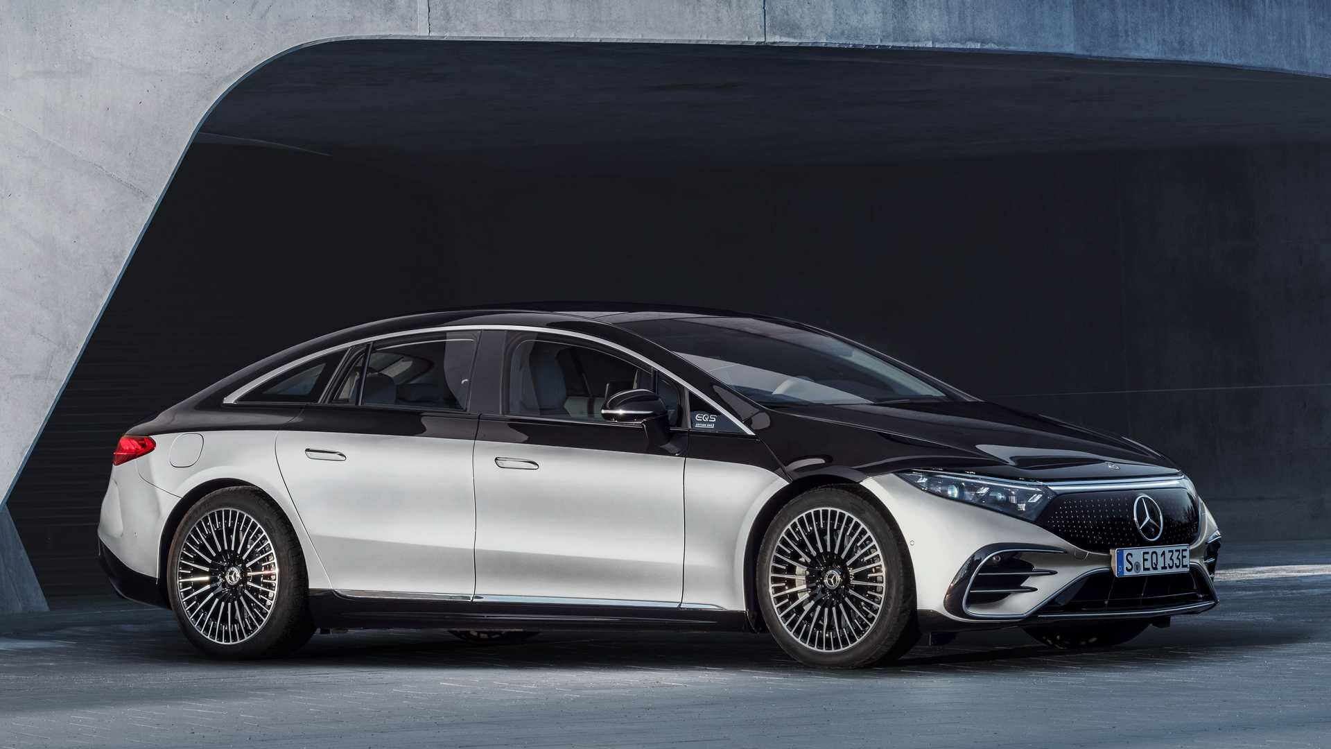 Электрокар Mercedes-Benz EQS получит подруливающие задние колёса по подписке
