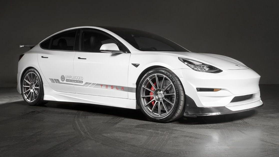 Электрокары Tesla теперь можно украсить карбоновыми аксессуарами от Koenigsegg