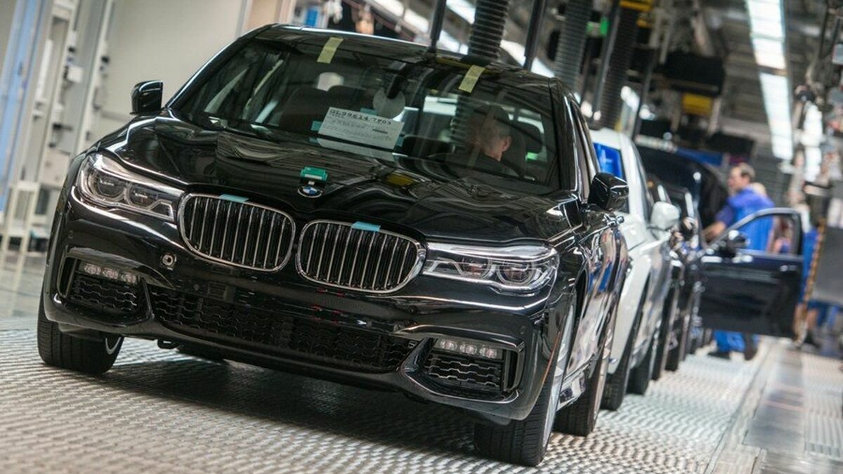 BMW остановил производство и поставки автомобилей в Россию