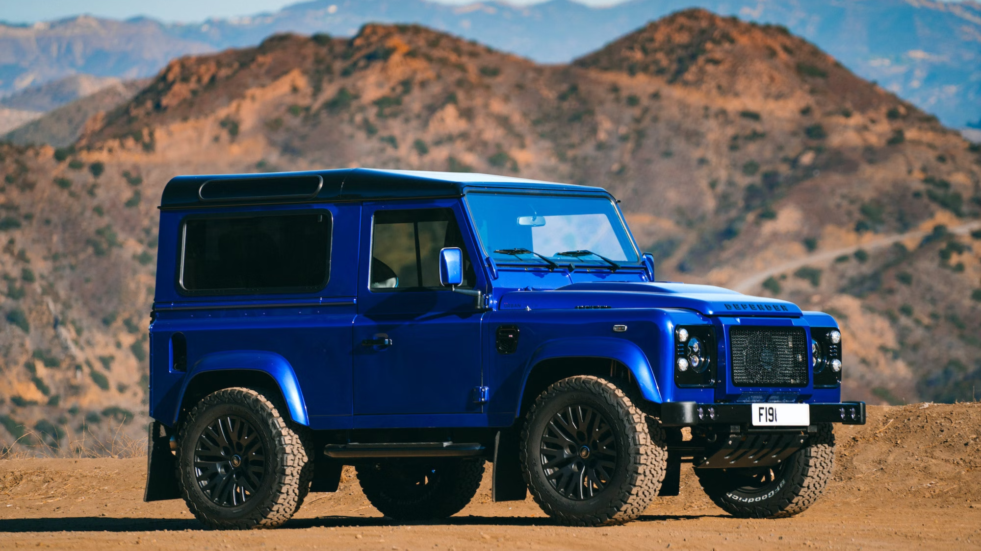 Defender Дженсона Баттона с мотором от Corvette пустят с молотка