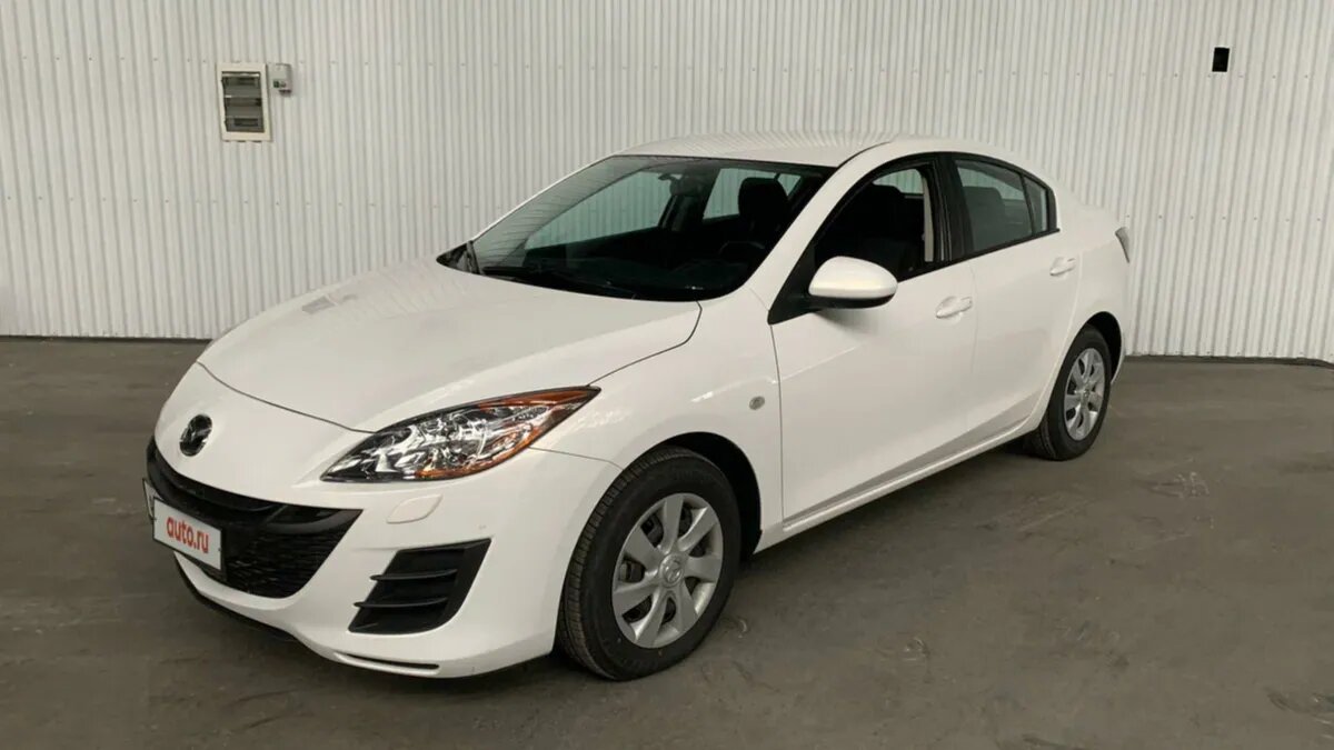 На Авто.ру продают 13-летнюю Mazda3, которая проехала меньше 2300 километров