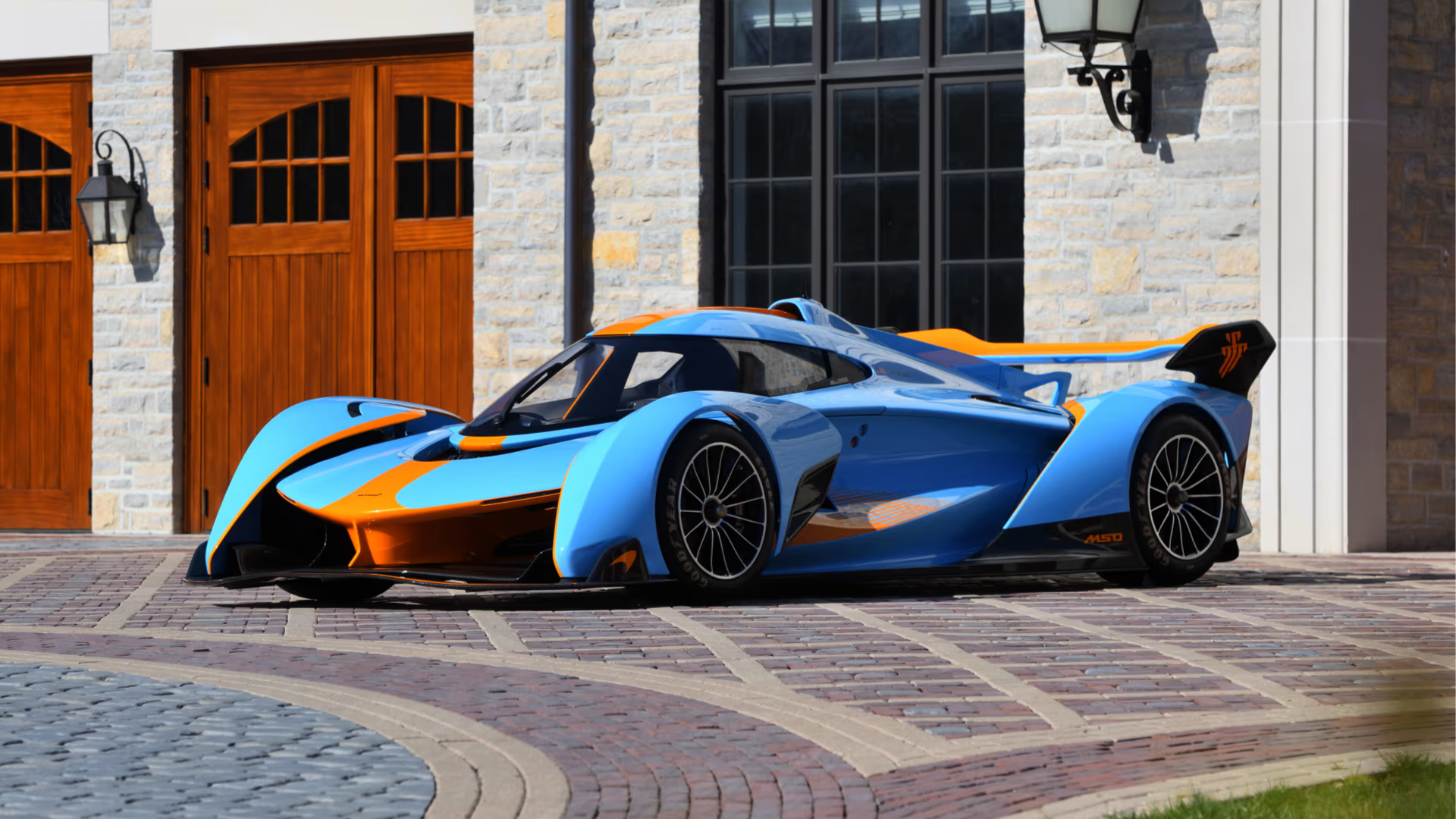 Редчайший McLaren, созданный для компьютерной игры, продадут на аукционе