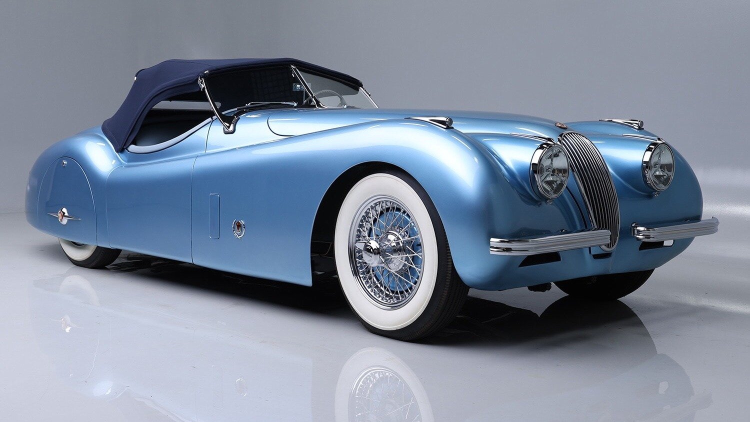 Кастом-кар Jaguar XK120, на создание которого ушло больше двух лет, пустят с молотка 