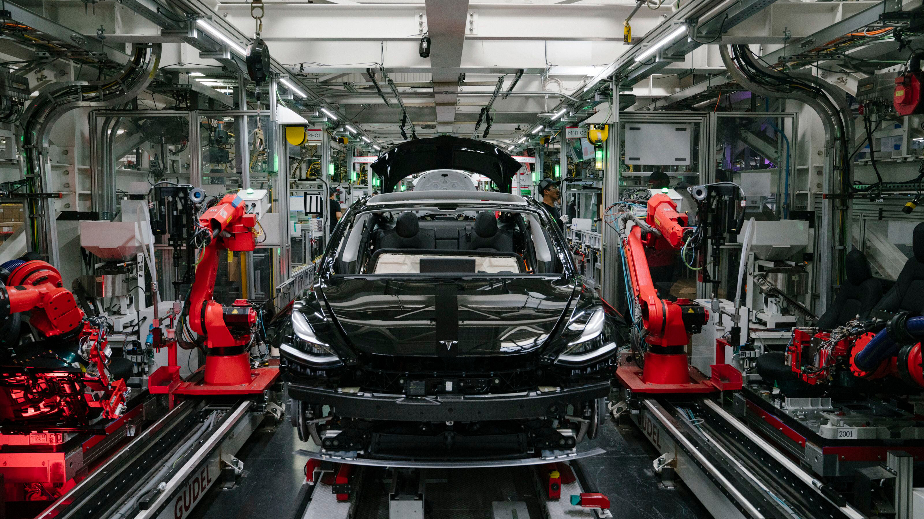 Tesla впервые заработала больше 1 миллиарда долларов за квартал