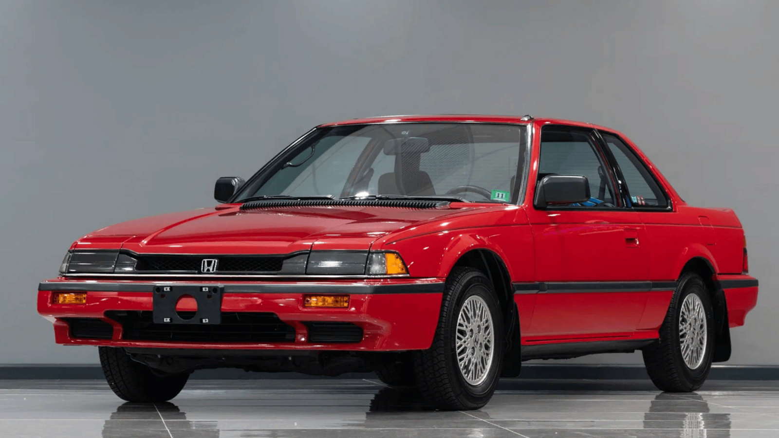 За 36-летнюю Honda Prelude дали 79 тысяч долларов: она почти не ездила