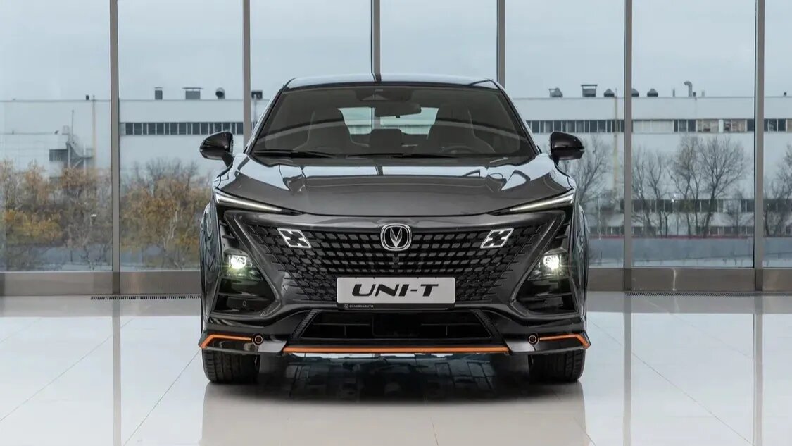 В России стартовали продажи компактного кроссовера Changan Uni-T: известна цена